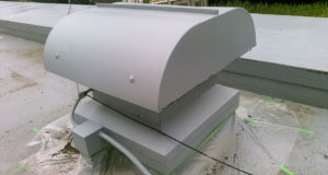 給食室外部フード、塗装完了