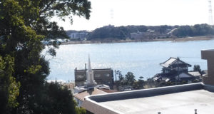 白山の邸宅から手賀沼を見る