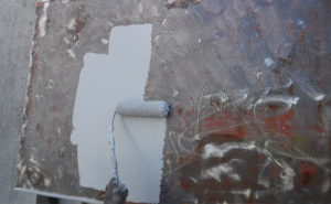 エポキシ樹脂のさび止めを塗っていきます