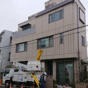 東京電力に連絡し、電線に保護管を付けてもらいます