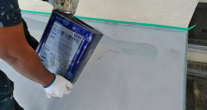 屋根はメッシュシートを敷き、ウレタン防水を流します。