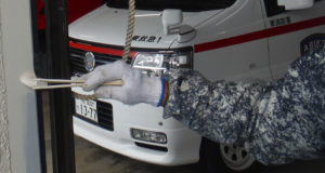 中塗りはエスケー化研のクリーンマイルド中塗材ST。