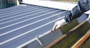 エポキシさび止めの色合いはグレーです。