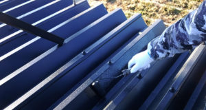 上塗りは、つやを抑えた黒。ウレタン塗料です。