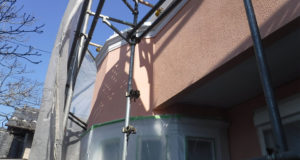 外壁の上塗りの塗料はアートフレッシュ、色はコーラルピンク