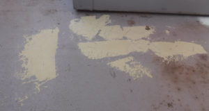 FRPが剥がれた場所はポリエステルパテで補修