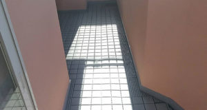 プラスチックタイルを敷き詰めて完成