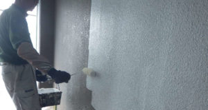 階段室の下塗り