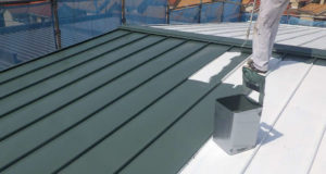 屋根塗装の中塗り