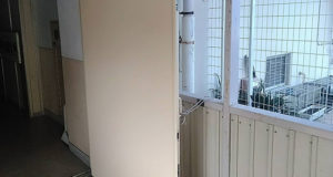 鉄扉は溶剤系塗料を塗りました。色は腰壁と合わせたクリーム色にしました。