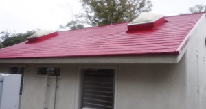 手賀沼公園トイレの屋根塗装