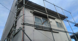 足場を組みます