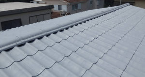 トタン製なので下塗りにさび止めを使います