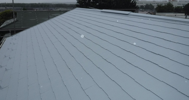 屋根はブラウンからライトグレーに塗り替えました
