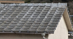 セメント瓦の屋根