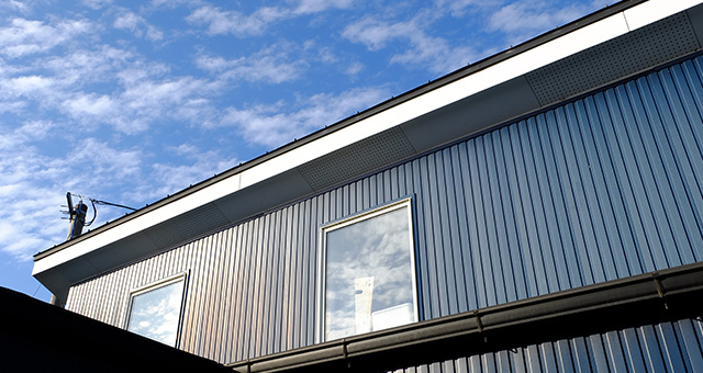 屋根や外壁に使うガルバリウム鋼板とは 人気の色や特徴 価格を知ろう 栗原塗装工業 我孫子市のペンキ屋さん