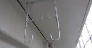 ベランダの物干しフックは外して塗り替え