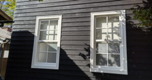 黒い部分はキシラデコール、白い部分はシリコン塗料を使用しました