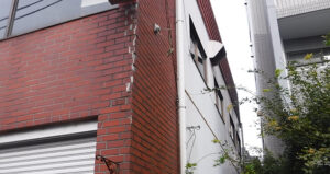 タイルの劣化が激しく交換することになりました