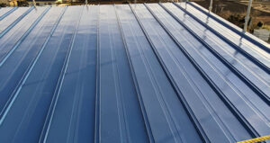 屋根はクールネオスカイブルーで仕上げました