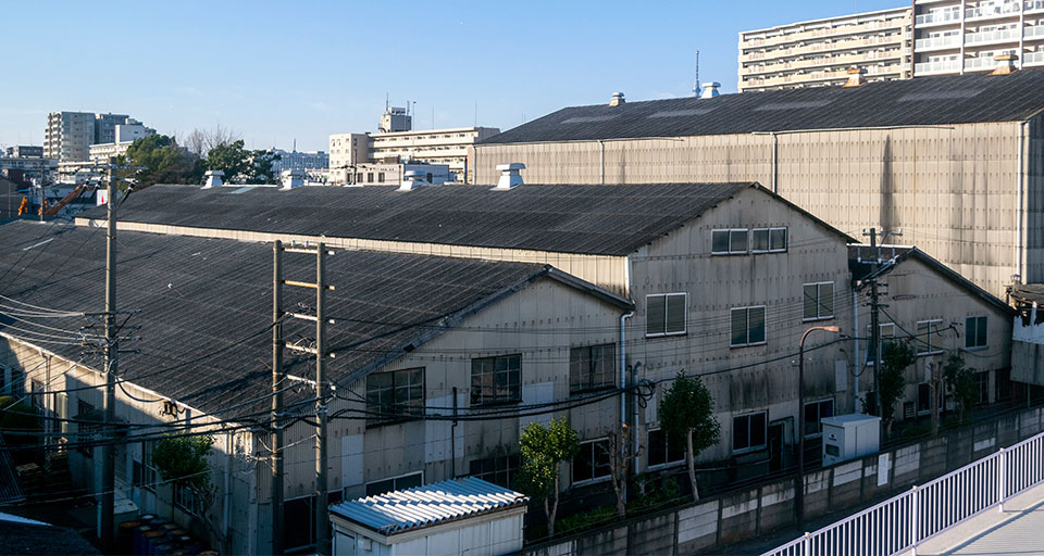 トタン屋根はどんな建物の屋根に使われている？